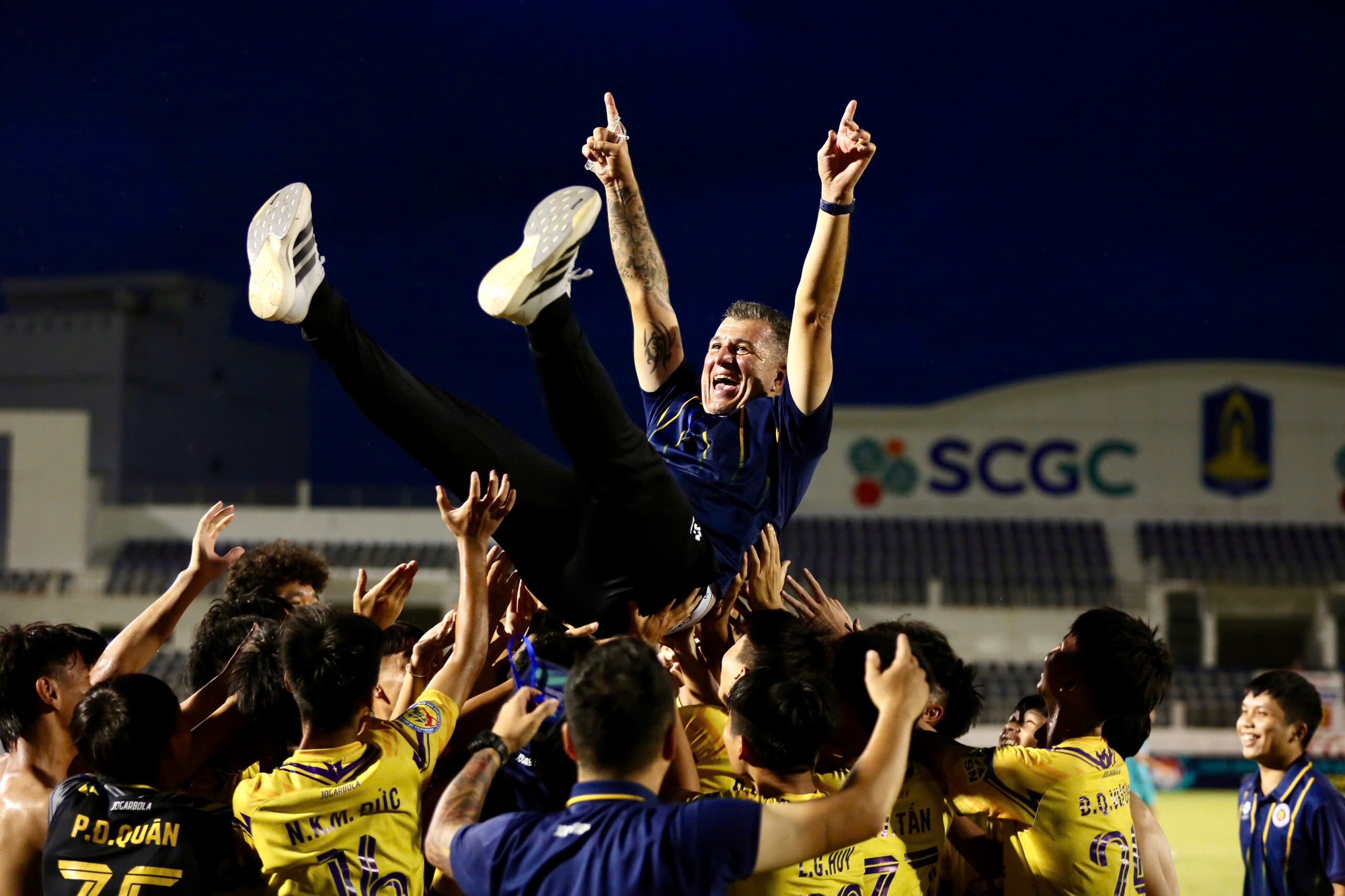 Thuyền trưởng đội U.17 Việt Nam giúp U.17 Hà Nội vô địch quốc gia - Ảnh 5.