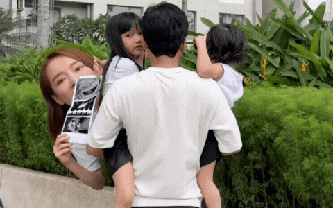 Hot hơn cả sắc vóc Nhã Phương khi bầu lần 3 chính là khoảnh khắc 2 giây vô tình lọt vào ống kính!- Ảnh 2.