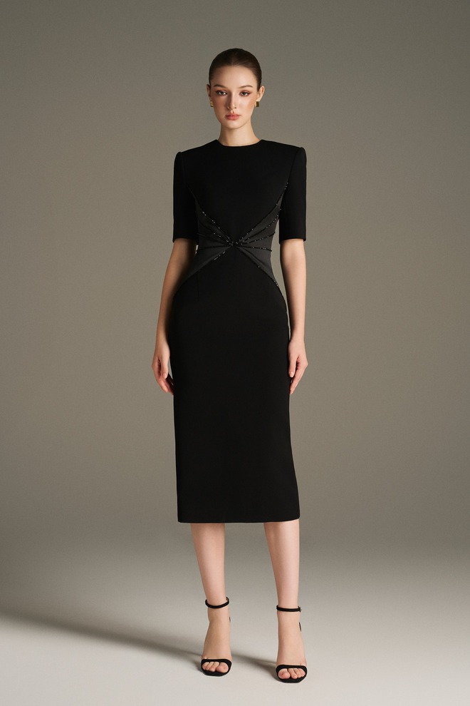 Suit, váy ngắn, đầm bodycon giúp nàng chiếm trọn spotlight 11 Suit, váy ngắn, đầm bodycon giúp nàng chiếm trọn spotlight - Ảnh 11.