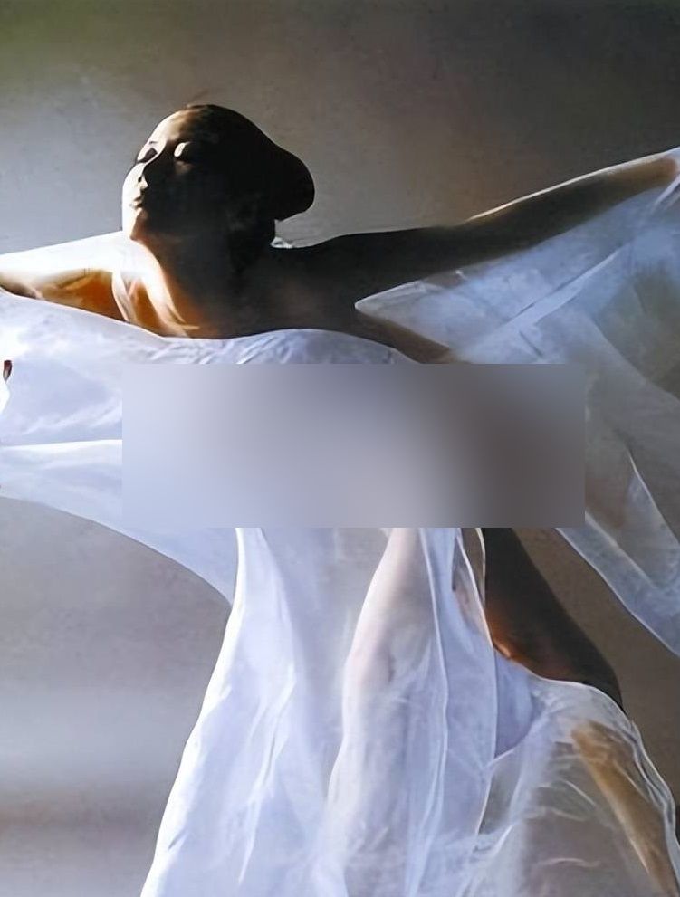 Sao nữ chụp ảnh nude để nổi tiếng bị bố từ mặt, chồng đòi ly hôn- Ảnh 3. Sao nữ chụp ảnh nude để nổi tiếng bị bố từ mặt, chồng đòi ly hôn- Ảnh 3.