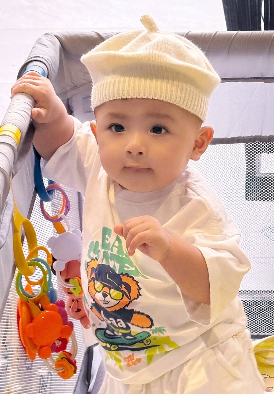 Con trai Cao Thái Sơn kháu khỉnh điển trai y chang bố, lớn lên khỏe mạnh dù kết quả siêu âm từng không ổn - Ảnh 5.