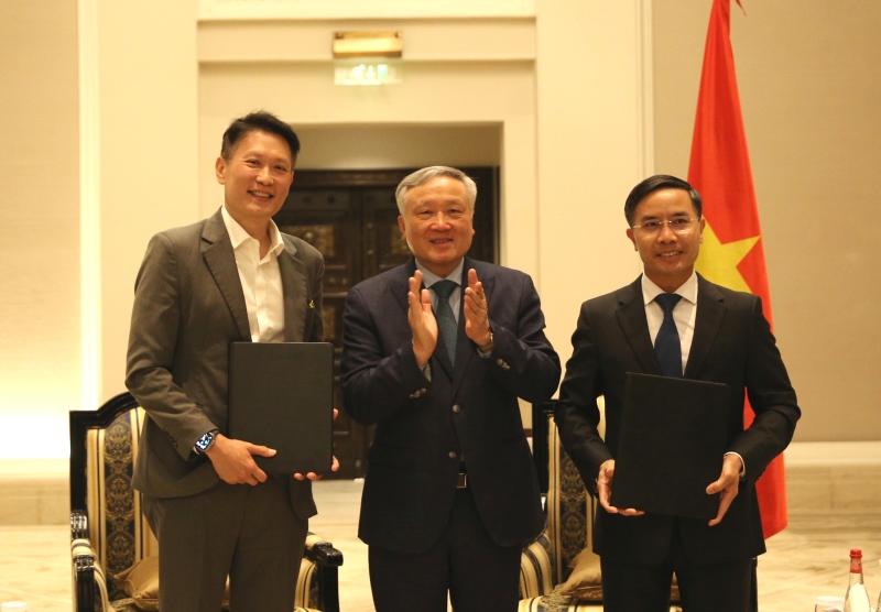 Bùng nổ tinh thần đổi mới sáng tạo tại triển lãm VIIE 2025 ngày thứ hai: vô vàn hoạt động cho mọi lứa tuổi, từ thi đấu robot cho tới lái thử xe - Ảnh 5. Bùng nổ tinh thần đổi mới sáng tạo tại triển lãm VIIE 2025 ngày thứ hai: vô vàn hoạt động cho mọi lứa tuổi, từ thi đấu robot cho tới lái thử xe - Ảnh 5.