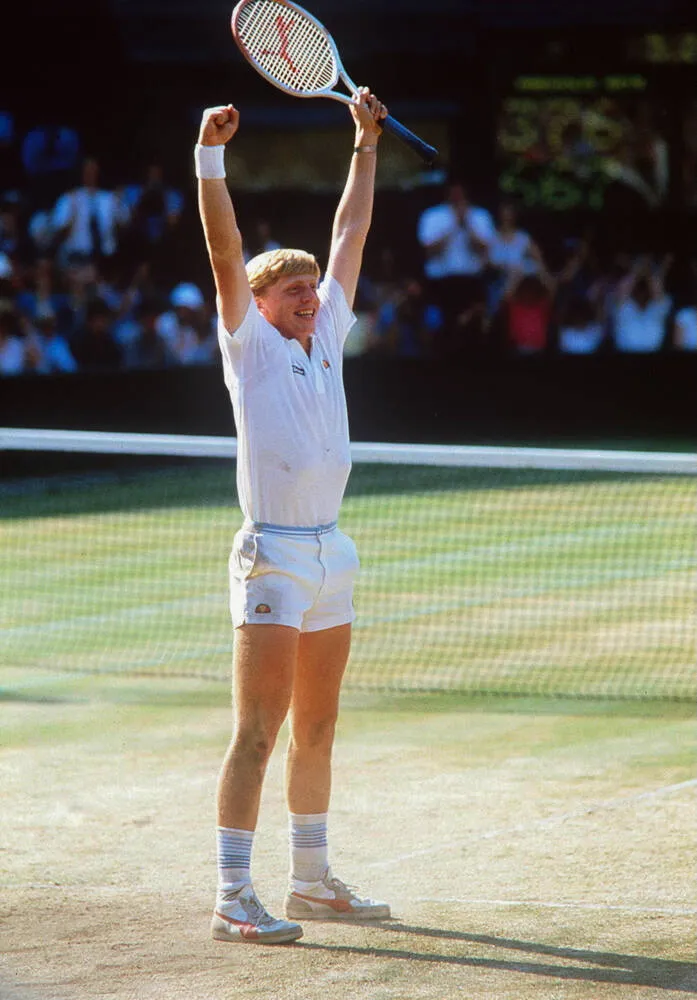 Theo Becker, việc thành công quá sớm (vô địch Wimbledon 1985) khiến ông không còn là chính mình. Đến năm 1995, Becker trở thành tay vợt nam số 1 thế giới. Ảnh: GETTY huyen-thoai-quan-vot-duc-boris-becker-1.jpeg