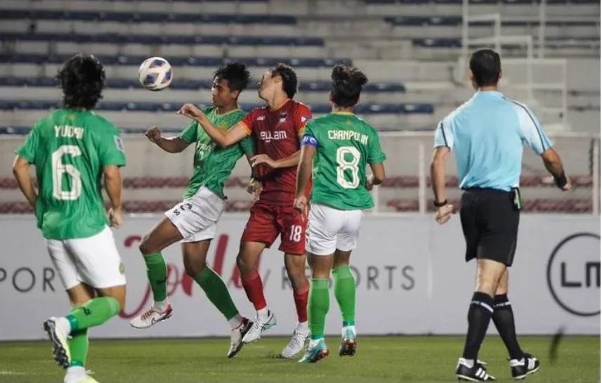 CLB CA.Hà Nội tiếp Dinamic Herv Cebu (áo xanh) và sẽ có chiến thắng đầu. Ảnh:AFC CLB-CA- HN.jpg