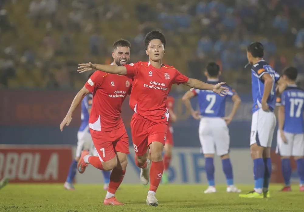 Thầy trò HLV Lê Huỳnh Đức dễ dàng qua mặt chủ nhà Becamex TP.HCM. Ảnh: CCT. CLB Công an TP.HCM