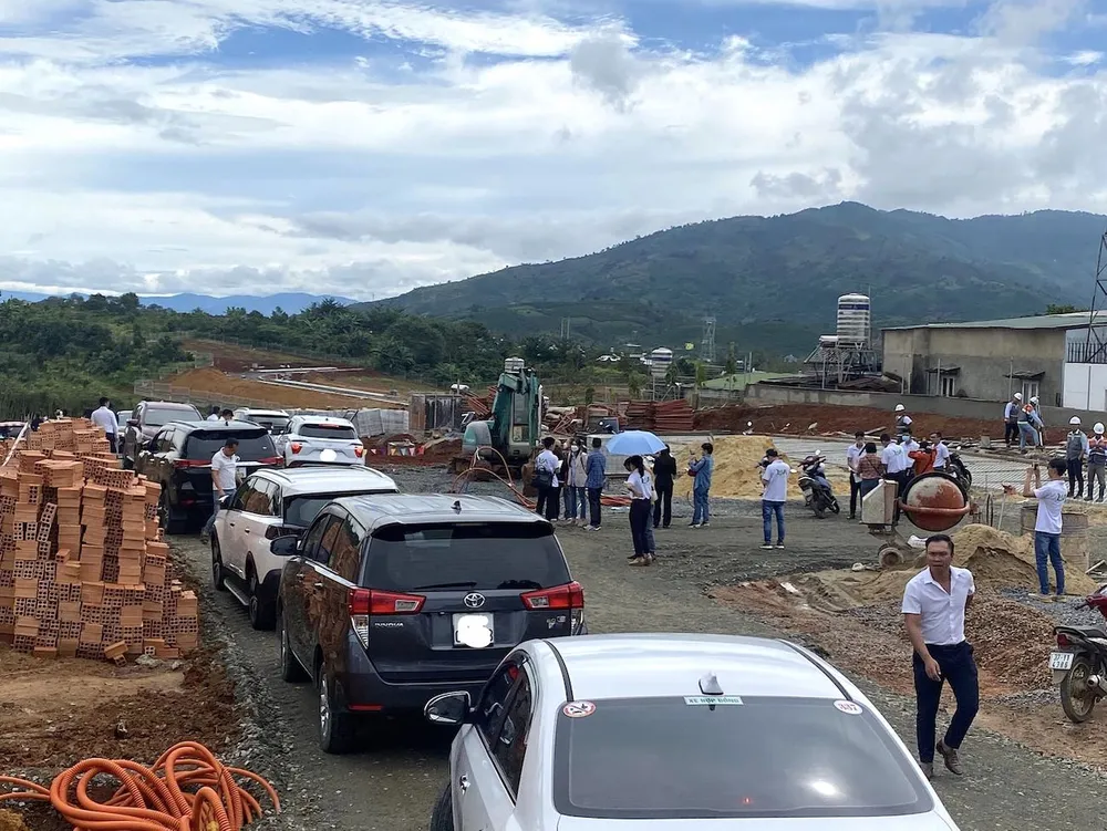 Tình trạng tạo giá ảo và thổi giá góp phần không nhỏ làm cho giá nhà tăng cao. Ảnh: QH giá nhà tăng cao