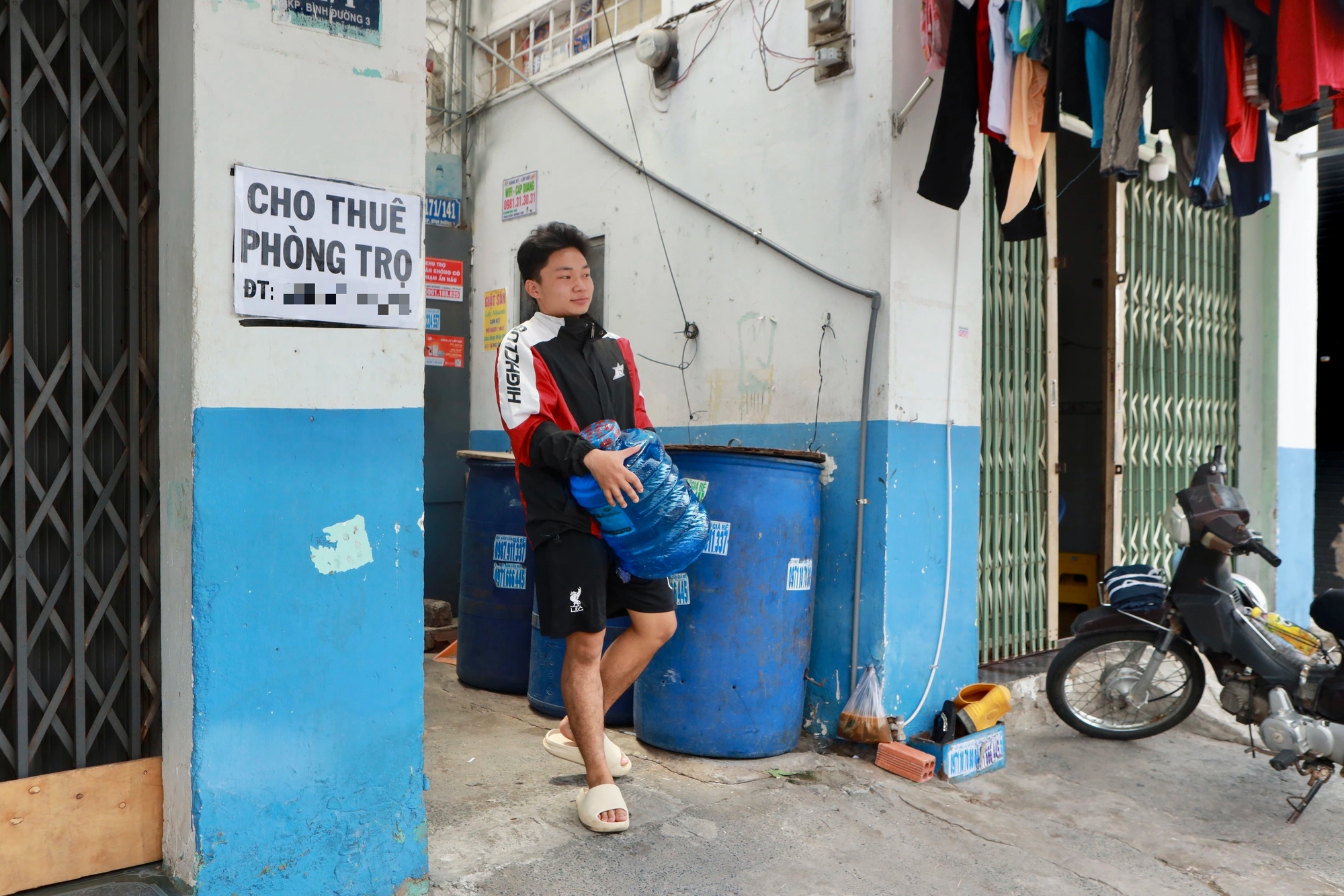 Lao động rời TP.HCM ngày càng nhiều: Chật vật giấc mơ phố thị- Ảnh 4.