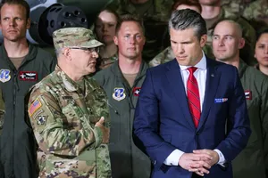 Lầu Năm Góc triệu tướng lĩnh về Mỹ họp khẩn: Bất thường?