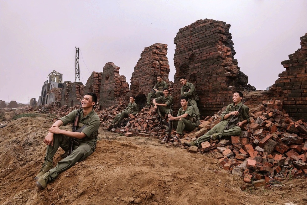 Mưa đỏ không kể khổ lấy nước mắt, vì sao khán giả rung động? - 2