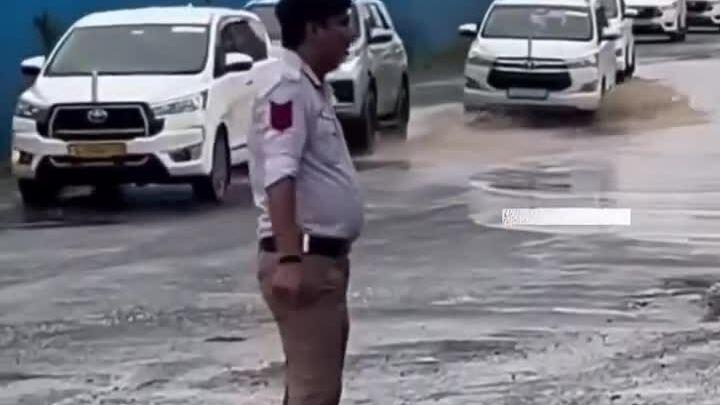 Quan chức Ấn Độ: 'Đến đường nhà Thủ tướng còn có ổ gà'