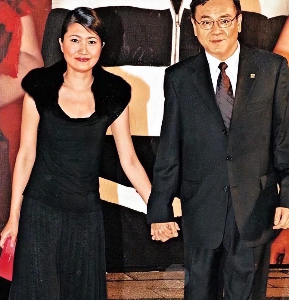 5 sao nam “lật kèo” không đáng mặt đàn ông: Cấm vợ sinh con rồi lại ra ngoài 5 sao nam “lật kèo” không đáng mặt đàn ông: Cấm vợ sinh con rồi lại ra ngoài