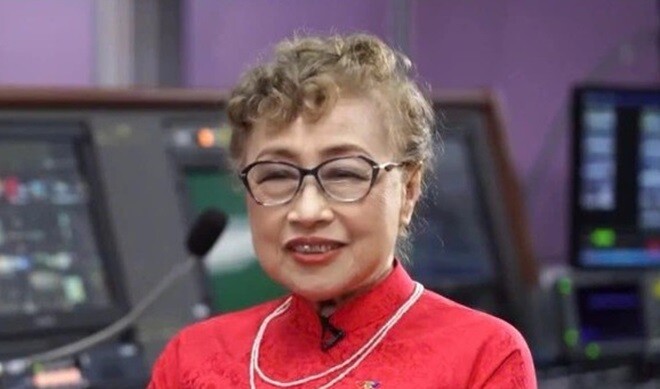 Nữ nghệ sĩ kể lại câu chuyện thu âm câu trả lời điện thoại Thuê bao quý khách vừa gọi hiện không liên lạc được.