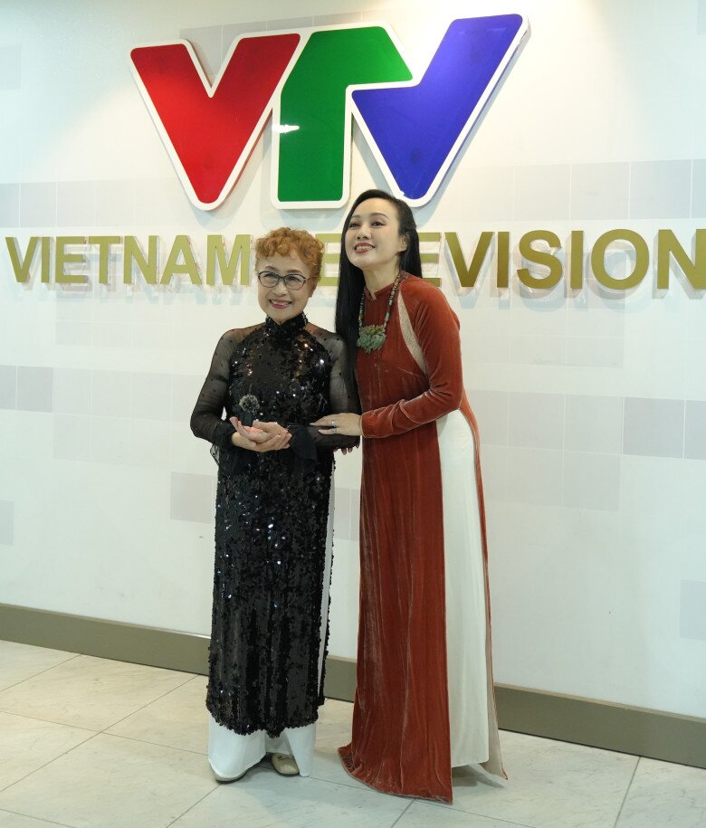 Bà là tượng đài trong lòng nhiều hậu bối lẫn khán giả.