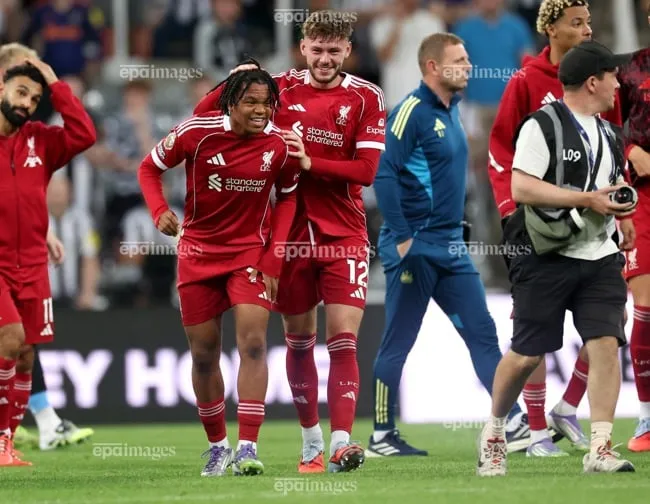 Tiền đạo trẻ 16 tuổi Ngumoha tỏa sáng giúp Liverpool thắng siêu kịch tính phút bù giờ cuối cùng, mang về 3 điểm. Ảnh: EPA thắng siêu kịch tính phút bù giờ cuối cùng