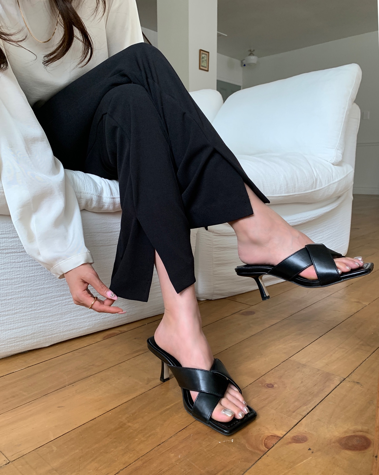 1758963813 739 4 kieu giay dep khoi nghi de phoi cung quan