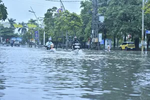Quảng Trị: Mưa trắng trời, có nơi ngập sâu vì ảnh hưởng bão số 10