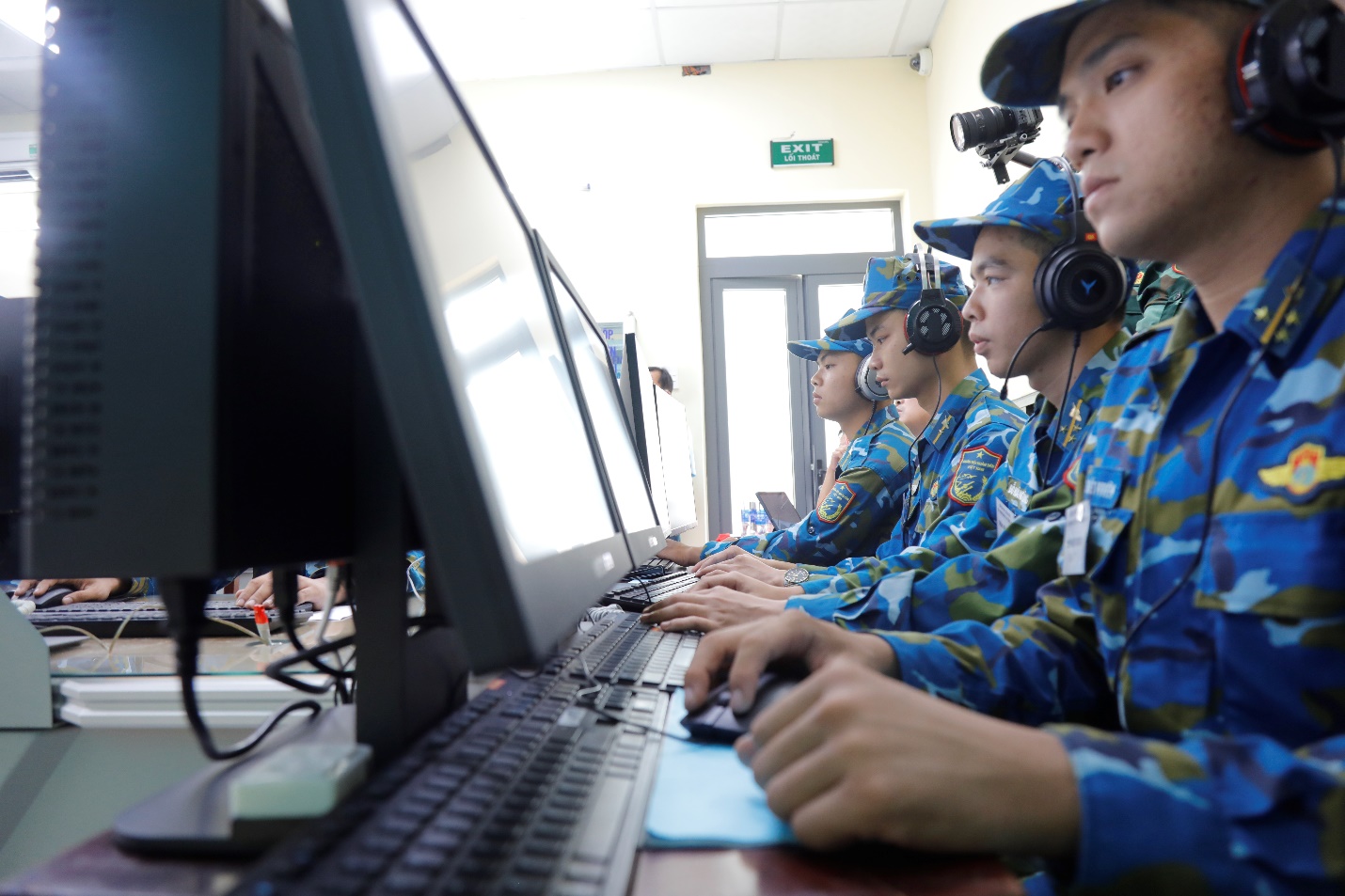 Hệ thống Viettel thay thế chỉ huy điều hành tác chiến thủ công trong tập trận tên lửa phòng không- Ảnh 2. Hệ thống Viettel thay thế chỉ huy điều hành tác chiến thủ công trong tập trận tên lửa phòng không- Ảnh 2.