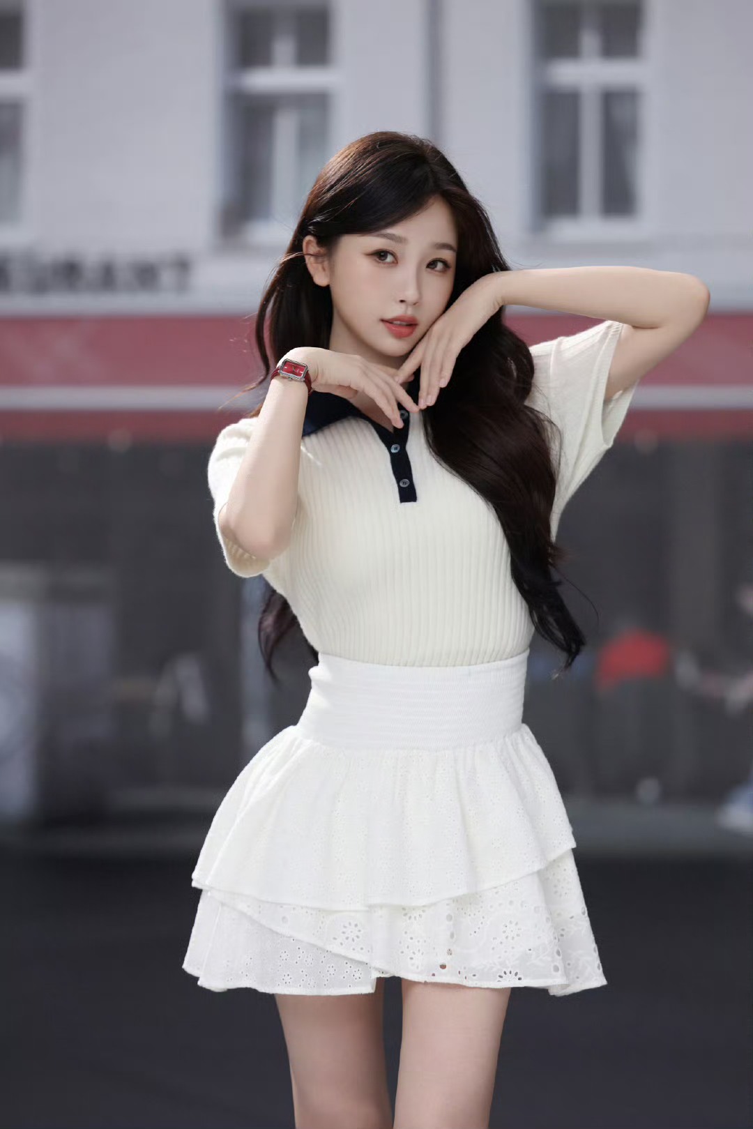 Ê chề như Ngu Thư Hân: Rớt đài còn bị "ông lớn" chơi vố đau, đã trốn ra nước ngoài để né điều tra? - Ảnh 3.