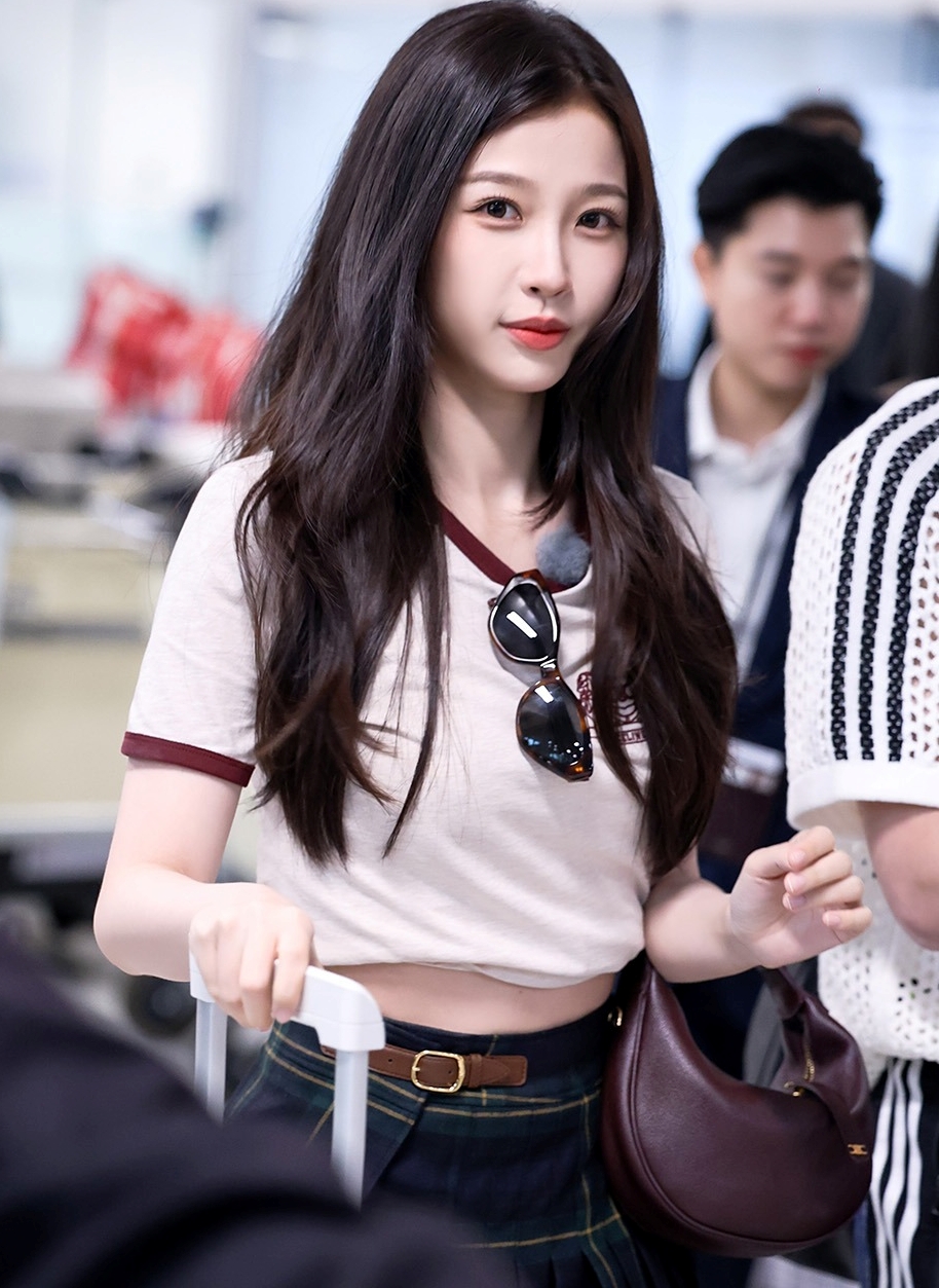 Ê chề như Ngu Thư Hân: Rớt đài còn bị "ông lớn" chơi vố đau, đã trốn ra nước ngoài để né điều tra? - Ảnh 5.