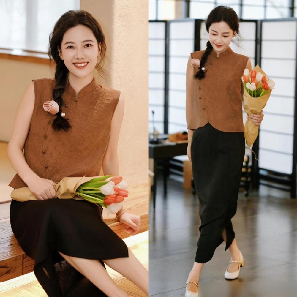 Phụ nữ 40, 50 tuổi mặc gì để sang chảnh ngày hè? Cứ chọn gam màu nâu tây – thanh lịch, cao cấp khỏi bàn - Ảnh 5.