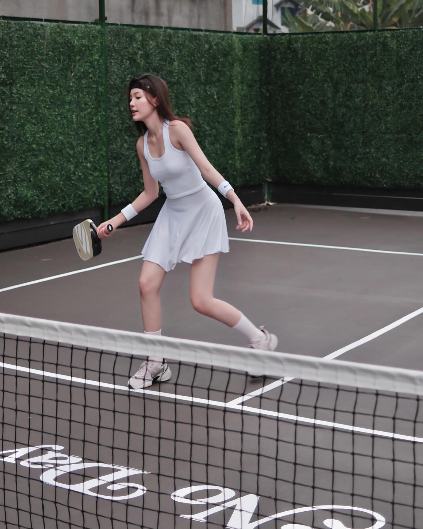 Xả loạt ảnh nét nèn nẹt của gái đẹp miền Tây “đại náo” sân pickleball: Giờ ai cũng cỡ này rồi hả? - Ảnh 13.