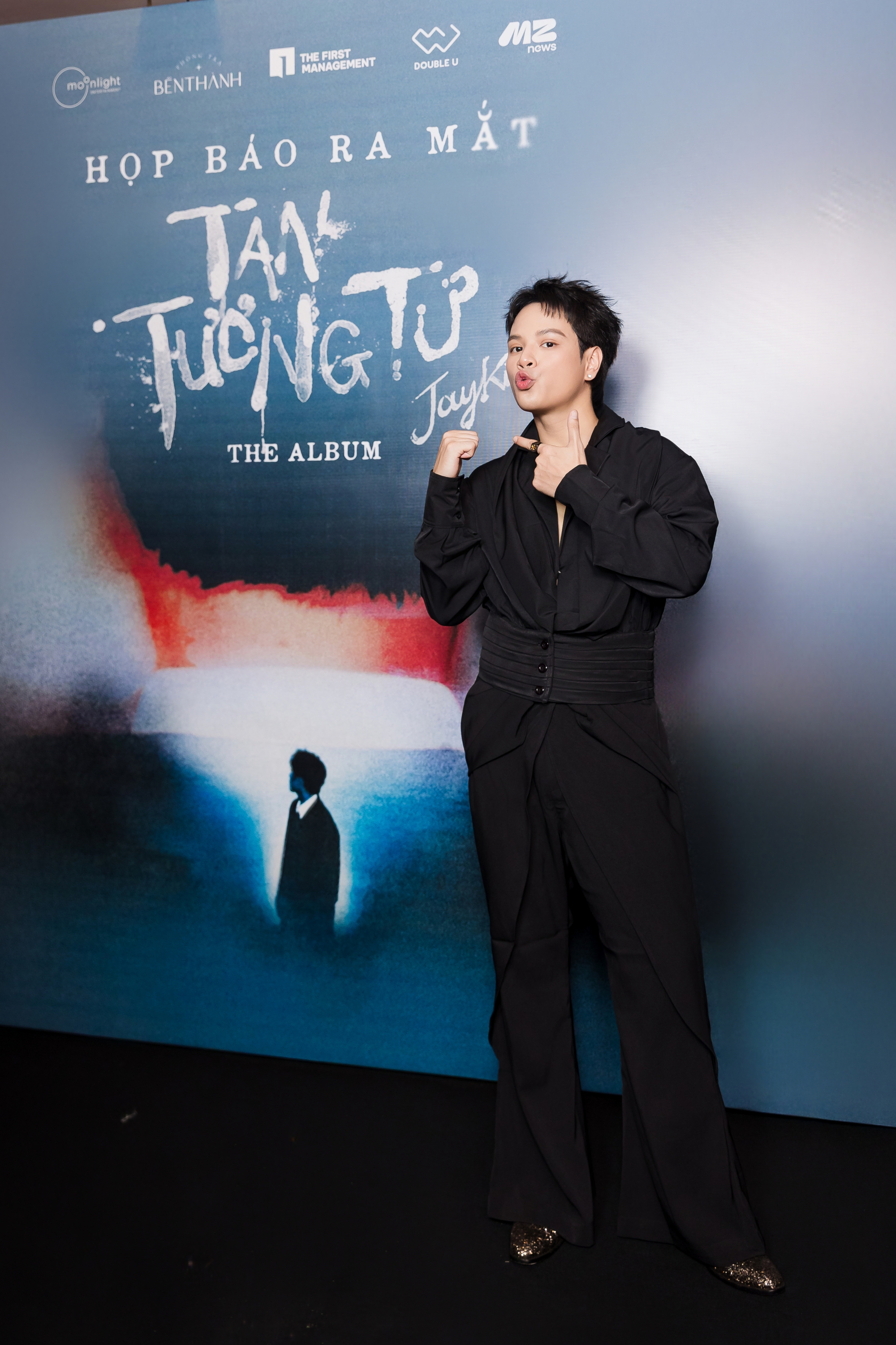 Nam ca sĩ nổi tiếng được vợ đầu tư hẳn 1 cây vàng để làm album - Ảnh 2.