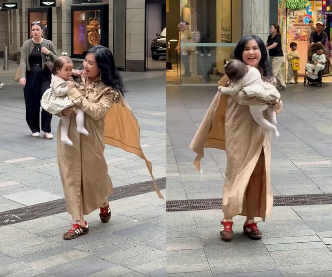 Khoảnh khắc Thanh Lam vui vẻ khi bế cháu ngoại dạo phố ở Úc.