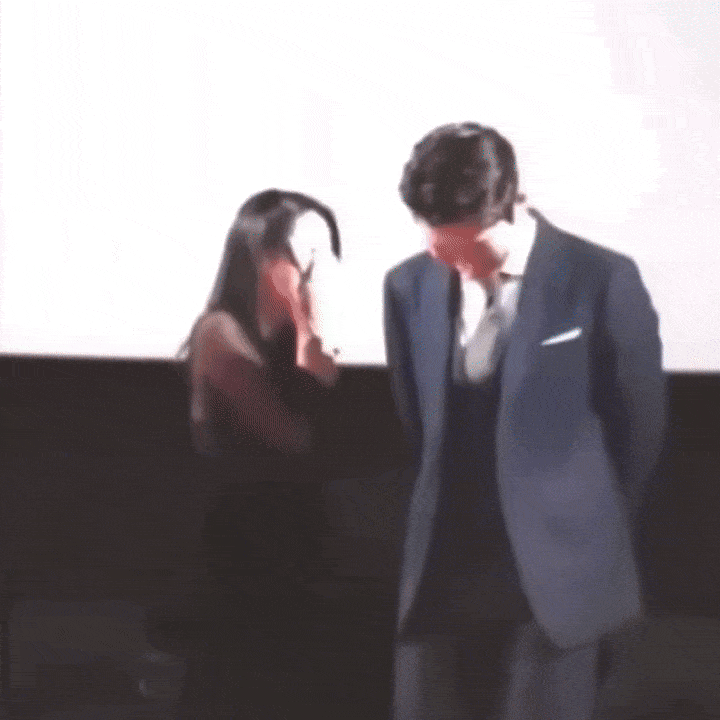 1,2 triệu người "bóc trần" hành động lạ của Hyun Bin mỗi khi bên Son Ye Jin: "Thế này mà không rung động à?" - Ảnh 3. 1,2 triệu người "bóc trần" hành động lạ của Hyun Bin mỗi khi bên Son Ye Jin: "Thế này mà không rung động à?" - Ảnh 3.