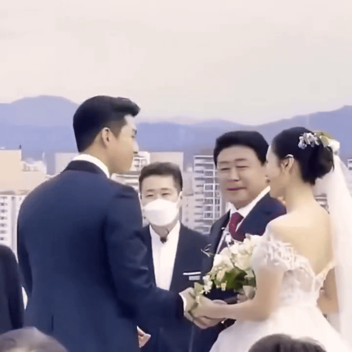 1,2 triệu người "bóc trần" hành động lạ của Hyun Bin mỗi khi bên Son Ye Jin: "Thế này mà không rung động à?" - Ảnh 4. 1,2 triệu người "bóc trần" hành động lạ của Hyun Bin mỗi khi bên Son Ye Jin: "Thế này mà không rung động à?" - Ảnh 4.