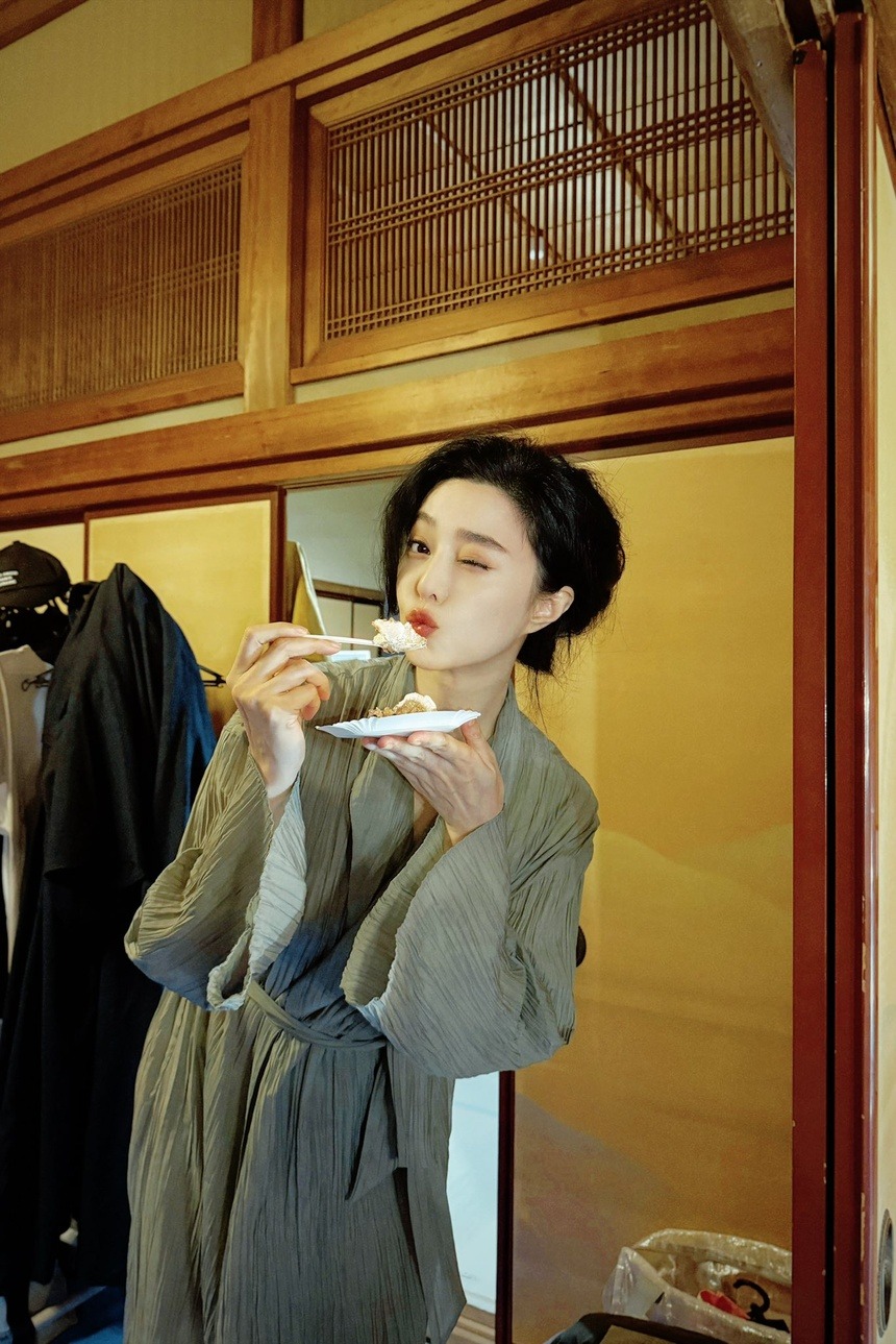 Phạm Băng Băng hẹn hò trai lạ và mua nhà ở Nhật Bản: Thông tin bất ngờ 5 1759018993 718 Pham Bang Bang hen ho trai la va mua nha