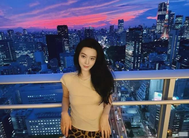 Phạm Băng Băng hẹn hò trai lạ và mua nhà ở Nhật Bản: Thông tin bất ngờ 8 1759018995 702 Pham Bang Bang hen ho trai la va mua nha