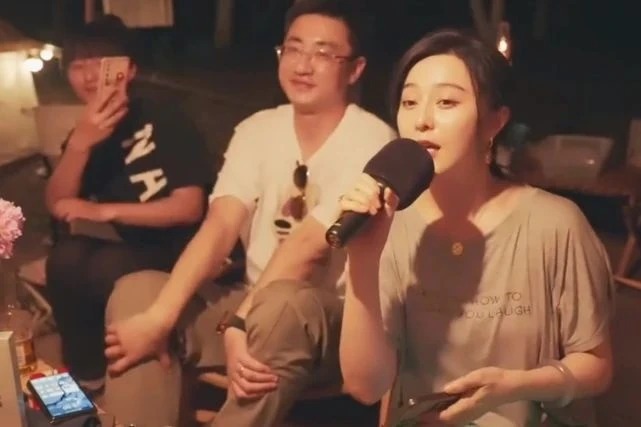 "Tóm gọn" Phạm Băng Băng hẹn hò trai lạ, còn mua nhà chung sống với nhau ở Nhật Bản? - Ảnh 5. "Tóm gọn" Phạm Băng Băng hẹn hò trai lạ, còn mua nhà chung sống với nhau ở Nhật Bản? - Ảnh 5.