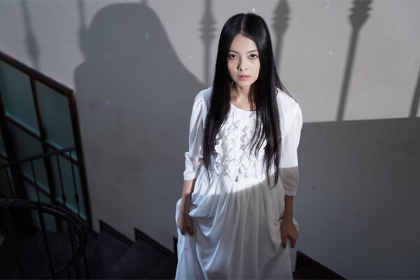 Con gái diễn viên Mai Phương có vẻ đẹp điện ảnh chuẩn “con nhà nòi” từ thời học sinh, nay quyến rũ bất ngờ, trẻ xinh như gái 18 4 Yu Dương trở lại với vai diễn ma nữ trong phim kinh dị mới chiếu gần đây.