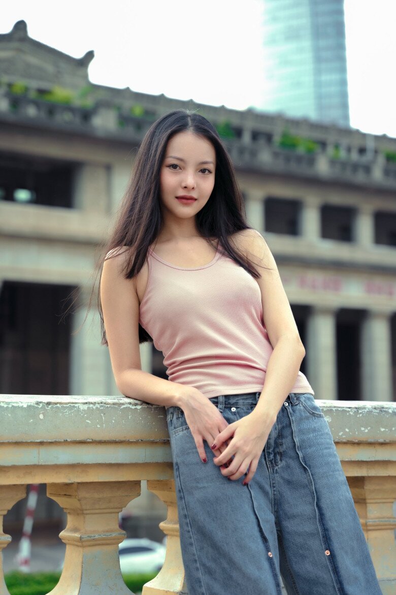 Con gái diễn viên Mai Phương có vẻ đẹp điện ảnh chuẩn “con nhà nòi” từ thời học sinh, nay quyến rũ bất ngờ, trẻ xinh như gái 18 13 Con gái diễn viên Mai Phương có vẻ đẹp điện ảnh chuẩn “con nhà nòi” từ thời học sinh, nay quyến rũ bất ngờ, trẻ xinh như gái 18 - 16