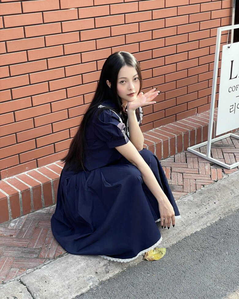 Con gái diễn viên Mai Phương có vẻ đẹp điện ảnh chuẩn “con nhà nòi” từ thời học sinh, nay quyến rũ bất ngờ, trẻ xinh như gái 18 18 Ngoại hình trẻ trung như nữ sinh của Yu Dương ở tuổi 32 khiến nhiều người ngỡ ngàng.