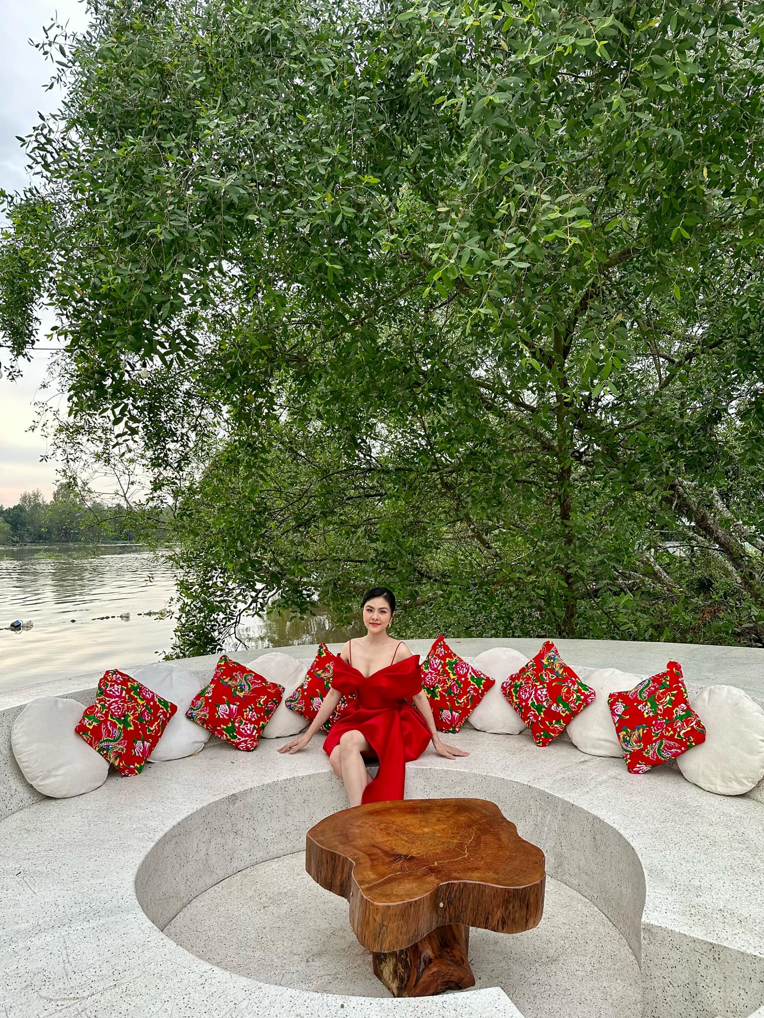 Nữ nghệ sĩ trẻ đẹp là CEO sở hữu spa làm đẹp, khu du lịch sinh thái 50.000m2, sinh 4 con cho đại gia - Ảnh 12. Nữ nghệ sĩ trẻ đẹp là CEO sở hữu spa làm đẹp, khu du lịch sinh thái 50.000m2, sinh 4 con cho đại gia - Ảnh 12.