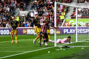 MU thảm bại trước Brentford