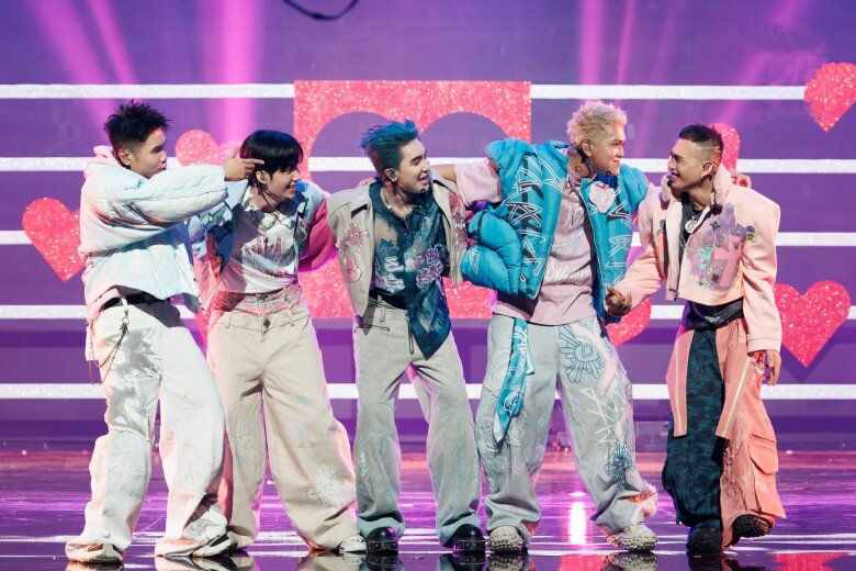 "Anh trai say hi" tập 2: Vũ Cát Tường rơi nước mắt, Liên quân 2 giành chiến thắng sít sao 7 Sân khấu đầy hài hước của đội OgeNus.