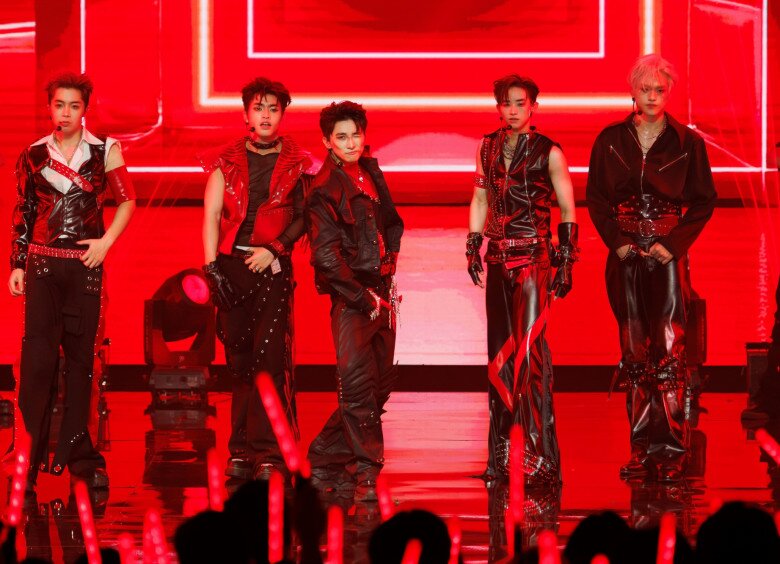 "Anh trai say hi" tập 2: Vũ Cát Tường rơi nước mắt, Liên quân 2 giành chiến thắng sít sao 8 Sân khấu “Hermosa” mang đậm màu sắc quốc tế ở Livestage 1.