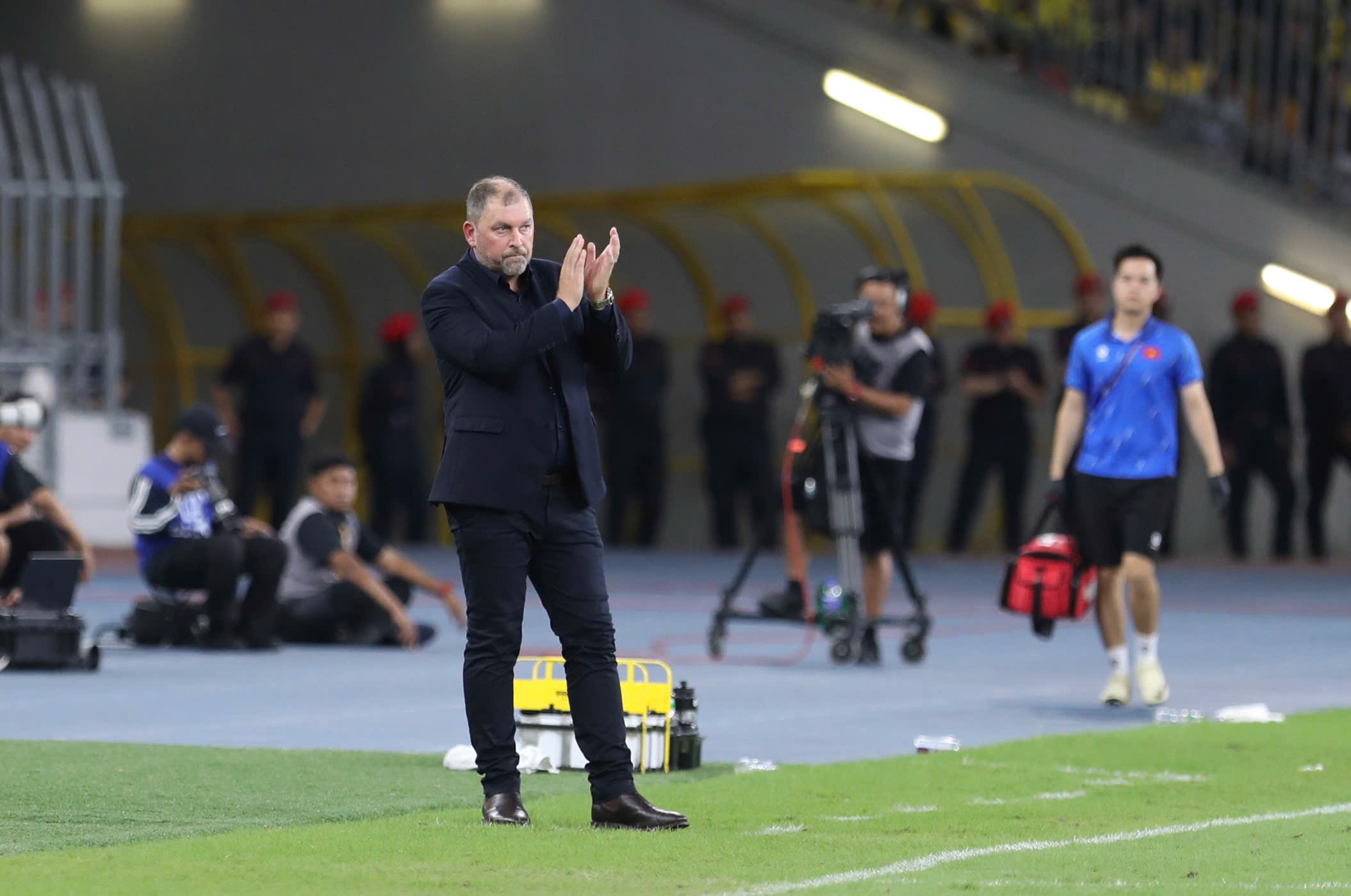 Bất thường trong hồ sơ nhập tịch Malaysia của 7 cầu thủ, dẫn đến án phạt nặng từ FIFA- Ảnh 3. Bất thường trong hồ sơ nhập tịch Malaysia của 7 cầu thủ, dẫn đến án phạt nặng từ FIFA- Ảnh 3.