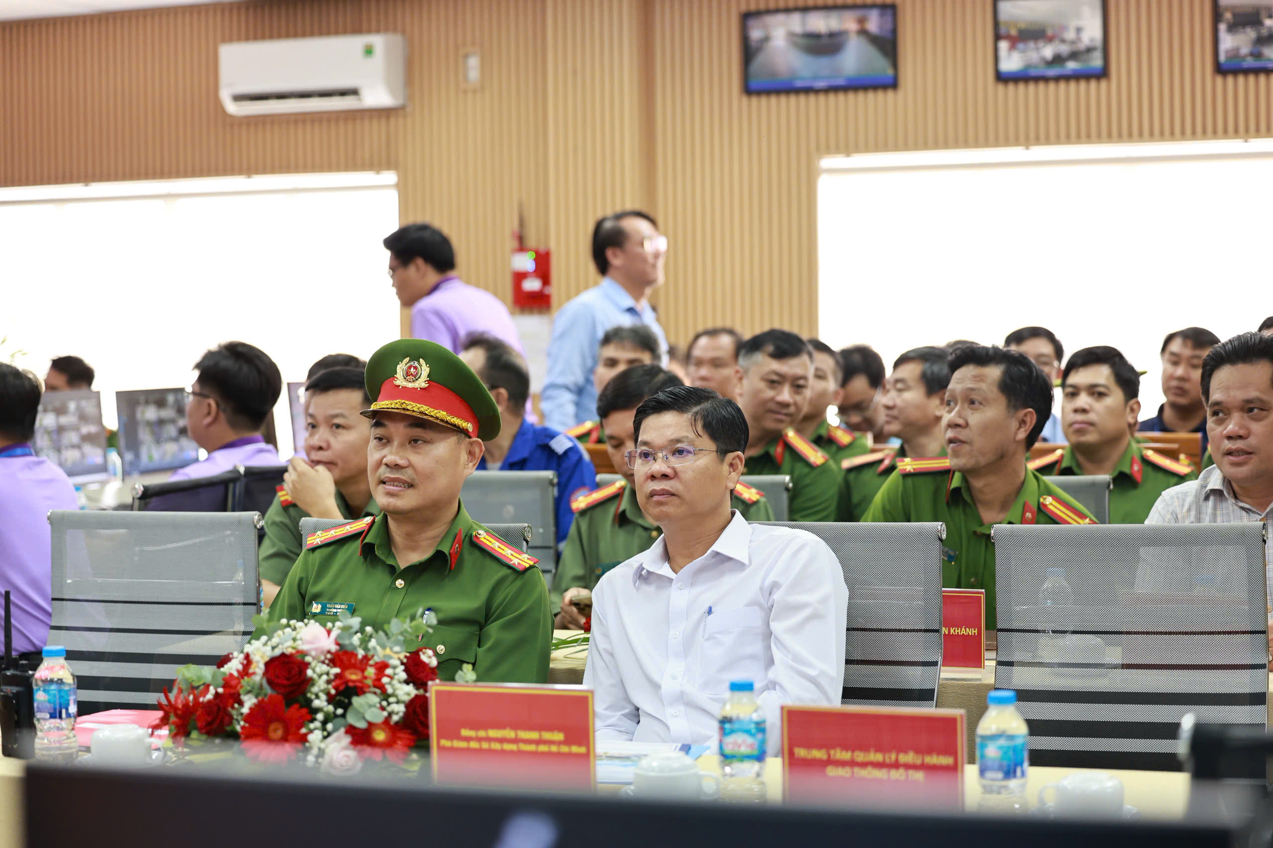 TP.HCM diễn tập PCCC hầm sông Sài Gòn, có robot TAF35 - Ảnh 3. TP.HCM diễn tập PCCC hầm sông Sài Gòn, có robot TAF35 - Ảnh 3.