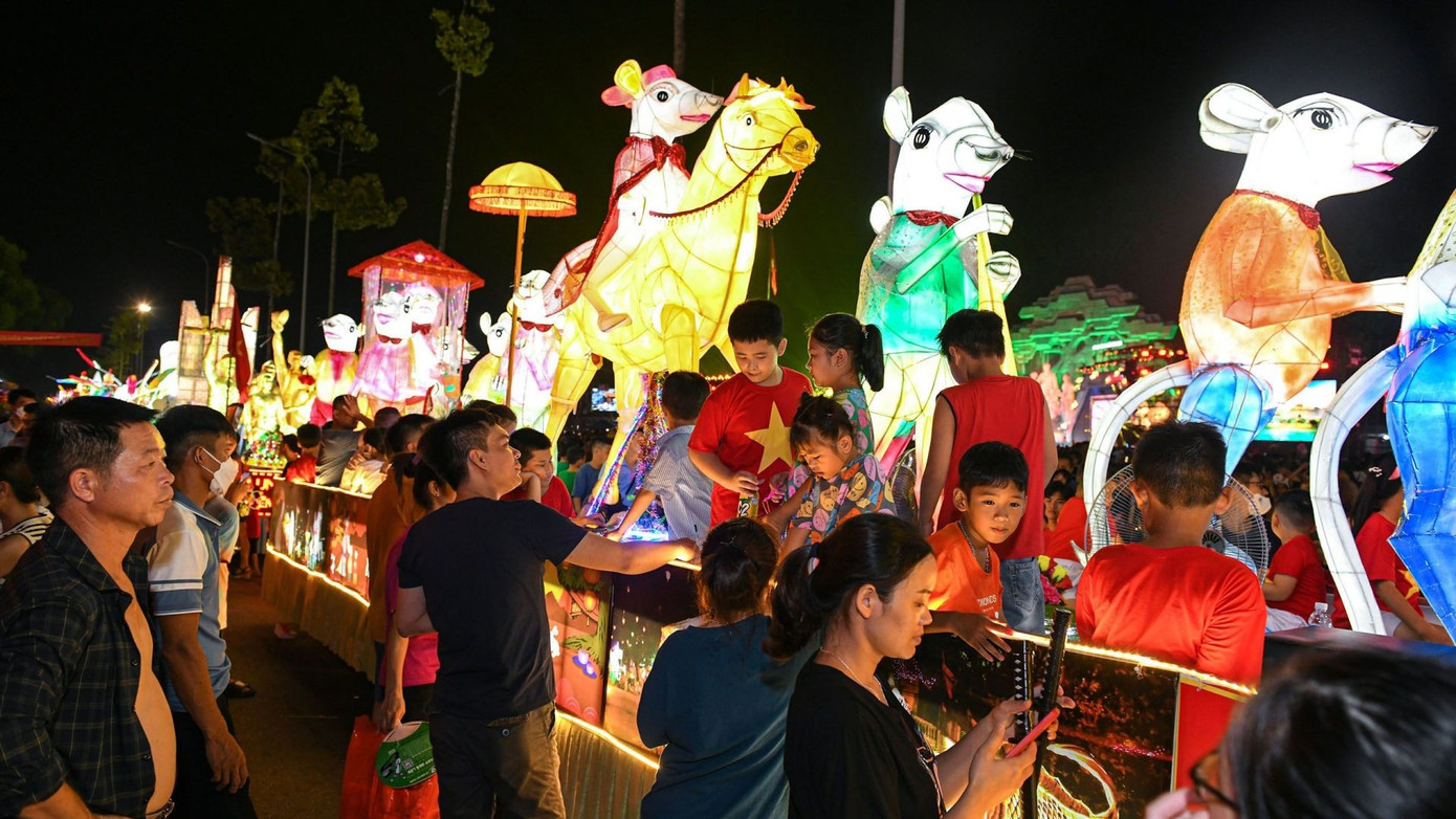 Lễ hội đèn lồng Tuyên Quang - Ánh sáng tuổi thơ từ bàn tay cộng đồng - Ảnh 2.