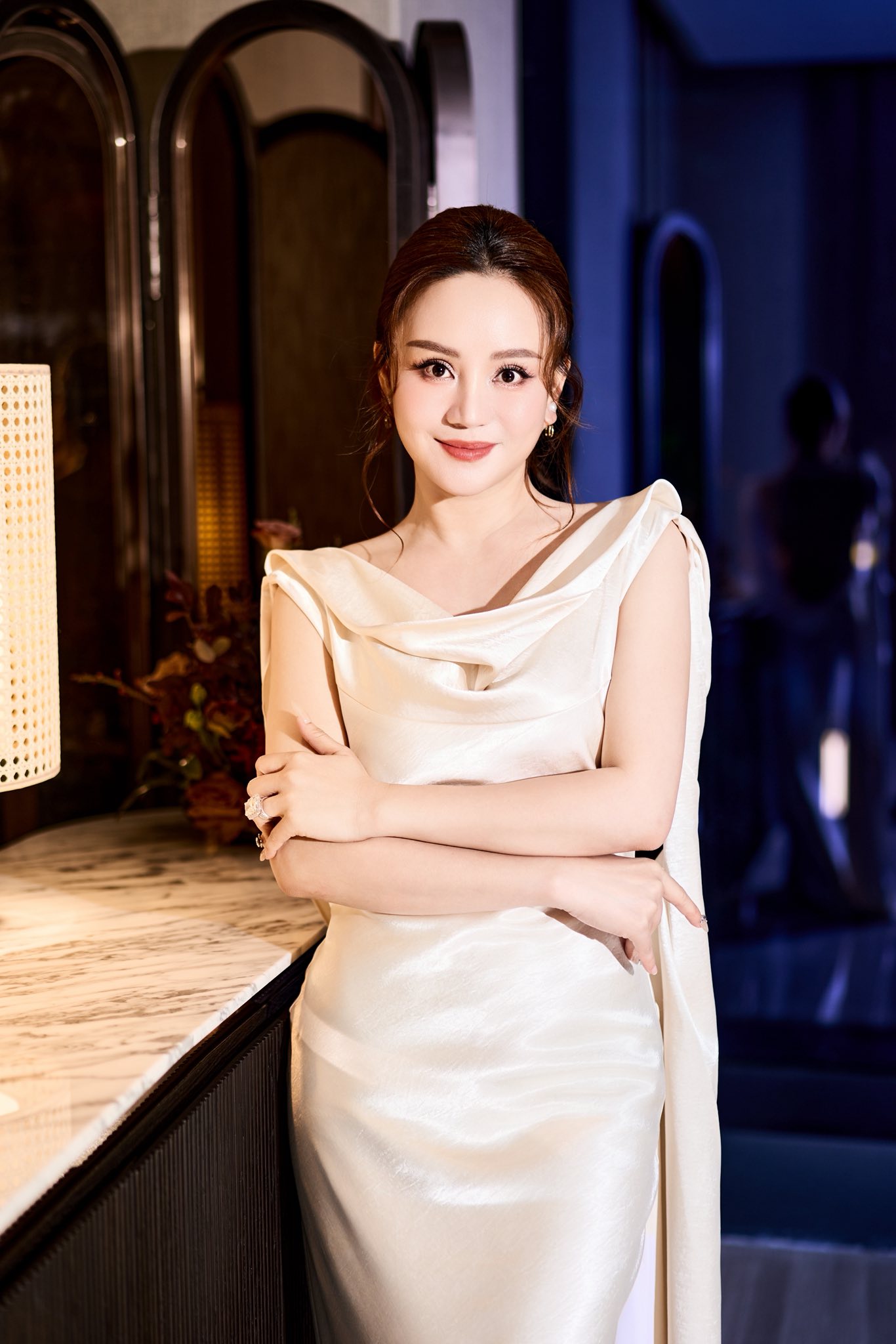 Nữ nghệ sĩ có biệt thự từ TP.HCM ra Hải Phòng, được chồng đại gia yêu chiều, trông con cho đi hát - Ảnh 2. Nữ nghệ sĩ có biệt thự từ TP.HCM ra Hải Phòng, được chồng đại gia yêu chiều, trông con cho đi hát - Ảnh 2.