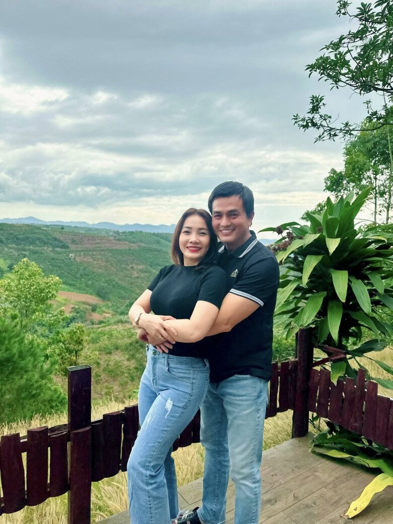 Nam diễn viên thường xuyên đăng ảnh vợ, dành cho bạn đời những lời yêu thương chân thành.