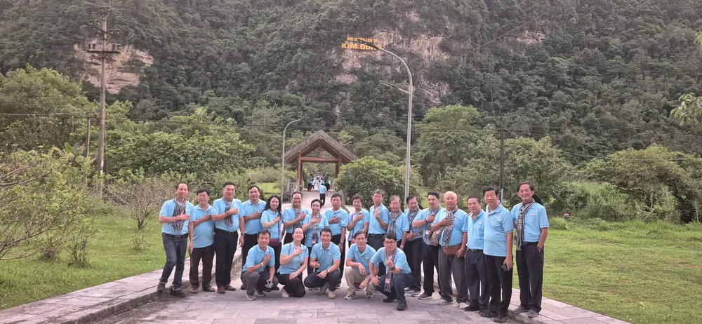 Đoàn viếng mộ, tham quan Khu di tích lịch sử Kim Đồng. chum-anh-dai-bieu-tri-thuc-tphcm (4).jpg