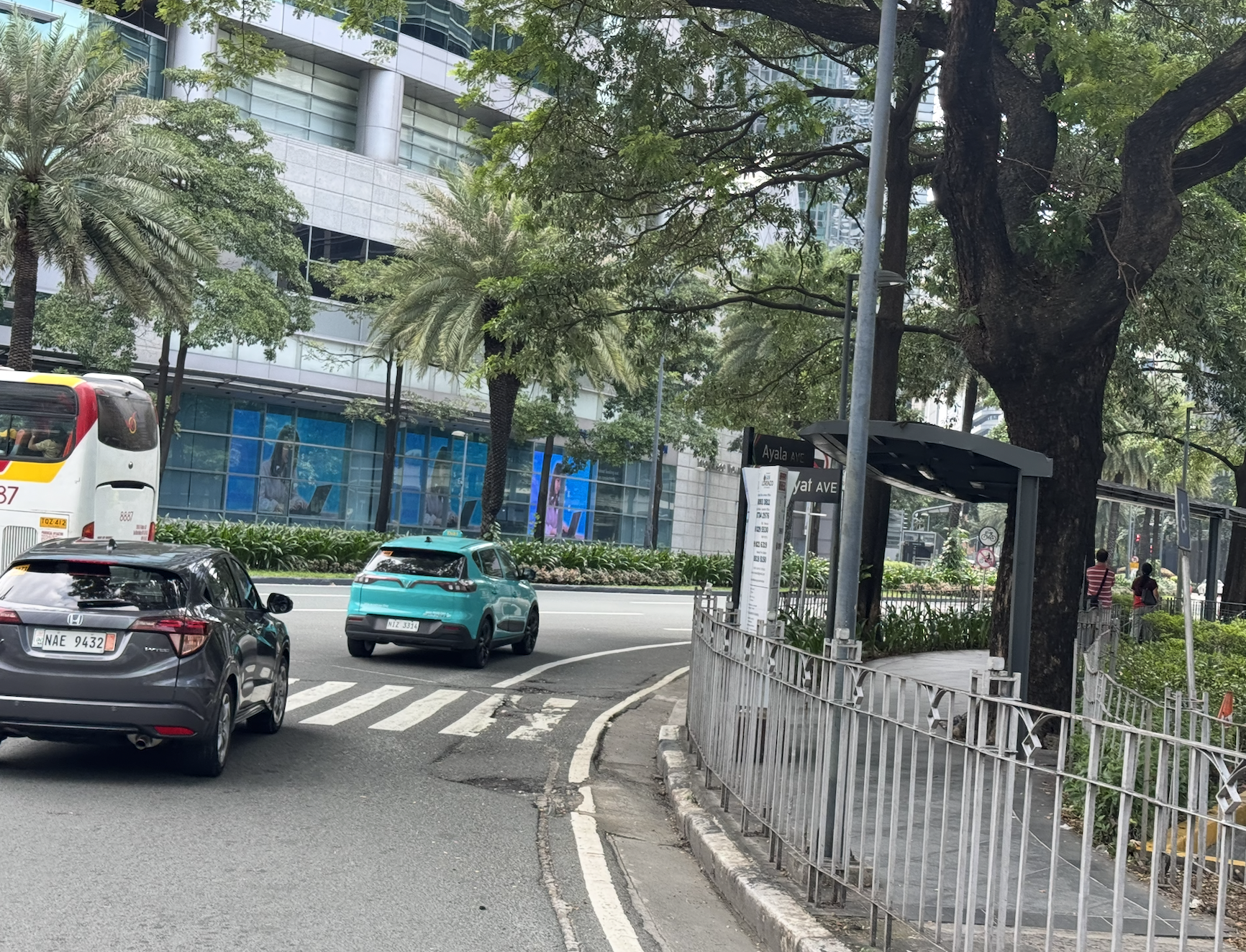 Sau bão, người dân và du khách Philippines đổ xô đi hội chợ ngày cuối tuần - Ảnh 4.