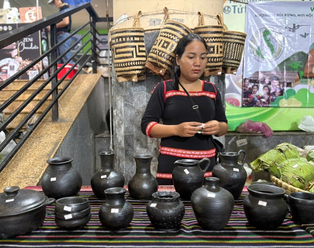 Mê mẩn sản vật Tây Nguyên tại chợ phiên đặc biệt TP HCM - Ảnh 4.