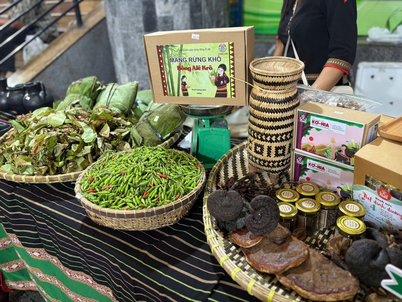 Mê mẩn sản vật Tây Nguyên tại chợ phiên đặc biệt TP HCM - Ảnh 5.