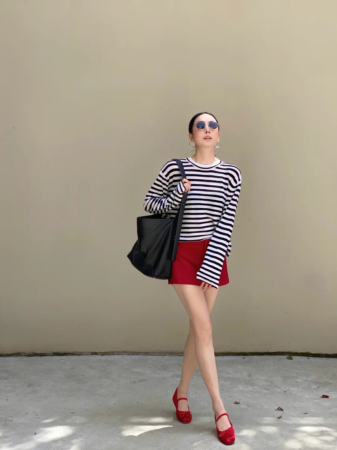 Không phải blazer hay váy hoa, “áo kẻ sọc” mới là item đáng sắm nhất mùa thu - Ảnh 4. Không phải blazer hay váy hoa, “áo kẻ sọc” mới là item đáng sắm nhất mùa thu - Ảnh 4.