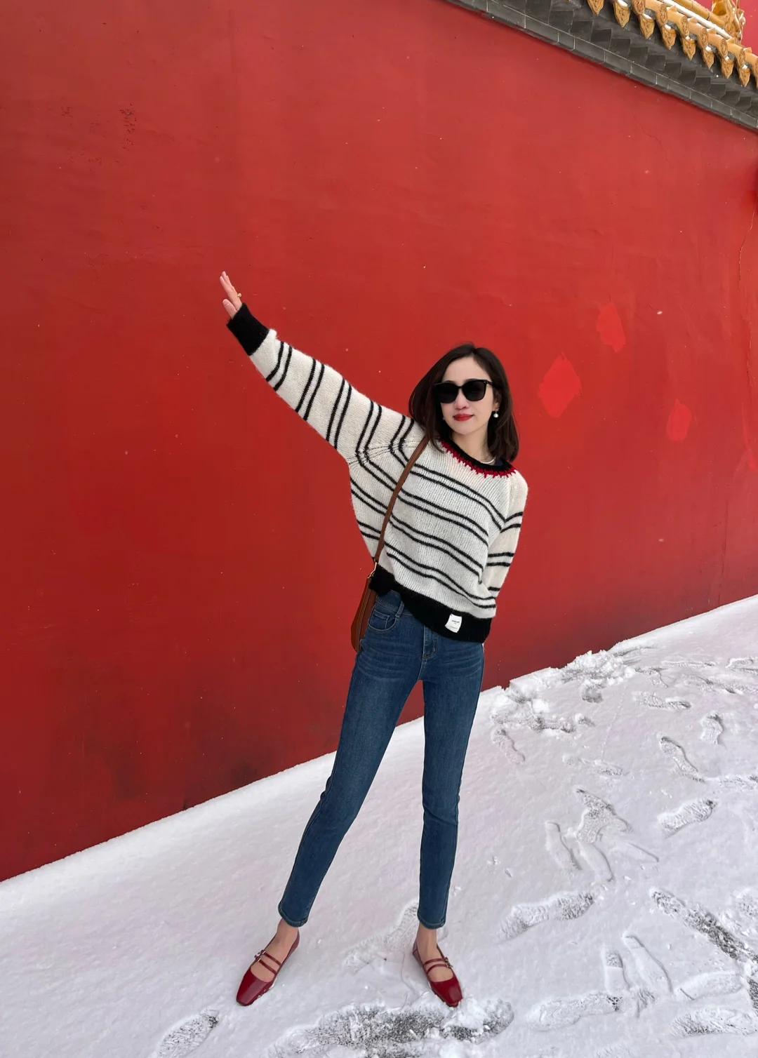 Không phải blazer hay váy hoa, “áo kẻ sọc” mới là item đáng sắm nhất mùa thu - Ảnh 3. Không phải blazer hay váy hoa, “áo kẻ sọc” mới là item đáng sắm nhất mùa thu - Ảnh 3.